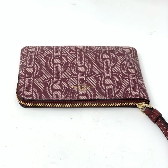 NWT COACH CORNER ZIP WRISTLET WITH CHAIN PRINT